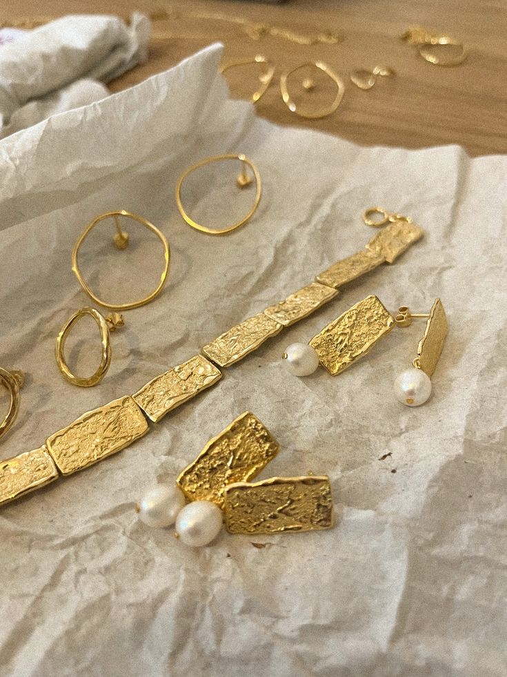 Read more about the article The Ultimate Guide to Jewelry: Trends, Styles, and Cultural Significance for South Asians