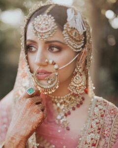 Read more about the article Bridal Jewelry in South Asia 2025: Haar, Chooda, Maang Tikka & Latest Trends