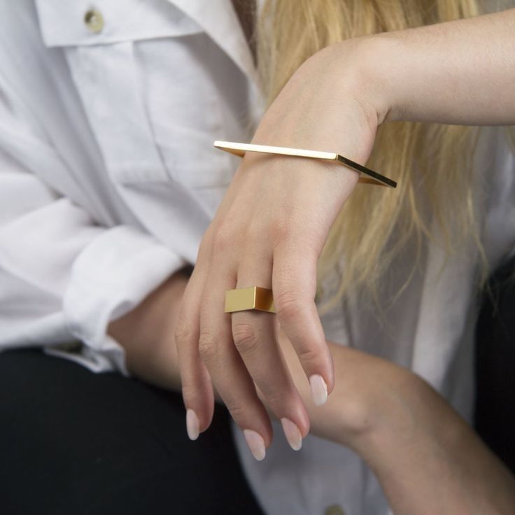 Read more about the article Minimalist vs. Statement Jewelry for South Asians: 2025 Style Guide